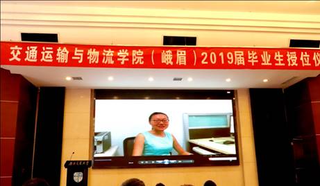 说明: F:\余晓珂 工作资料\员工工作组\2019年上\2019届授位仪式\现场照片\精修\IMG_0543(20190622-164518).jpg